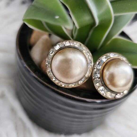 Vintage Pearl Rhinestone Round Clip On Earrings - Picture 2 of 4